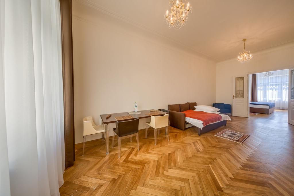 Apartments 39 Wenceslas Square Praga Esterno foto